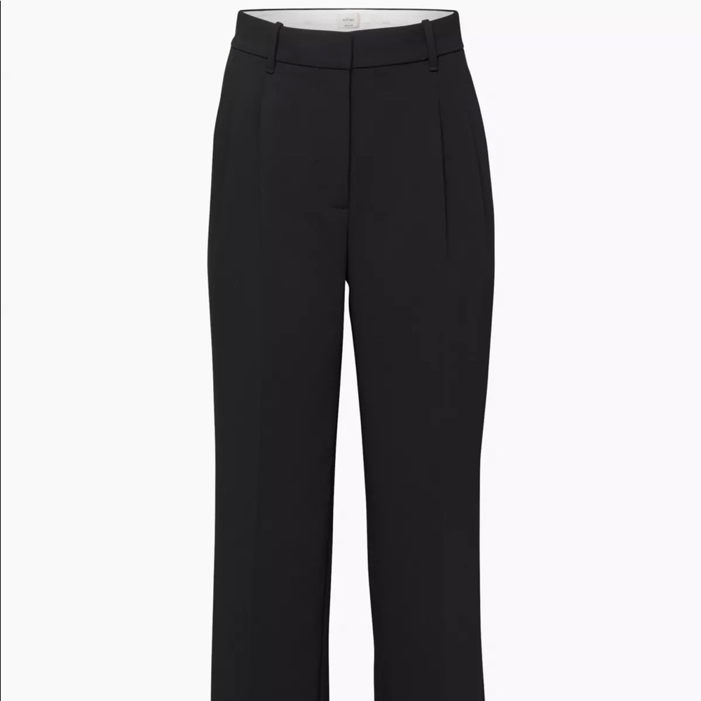 Aritzia Wilfred Effortless Pant size 2 Short in Black